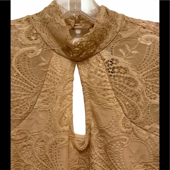 Charlotte Russe Beautiful Lace Long Sleeve Blouse - Picture 3 of 11